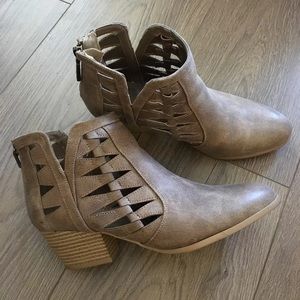 Cut out booties 7.5